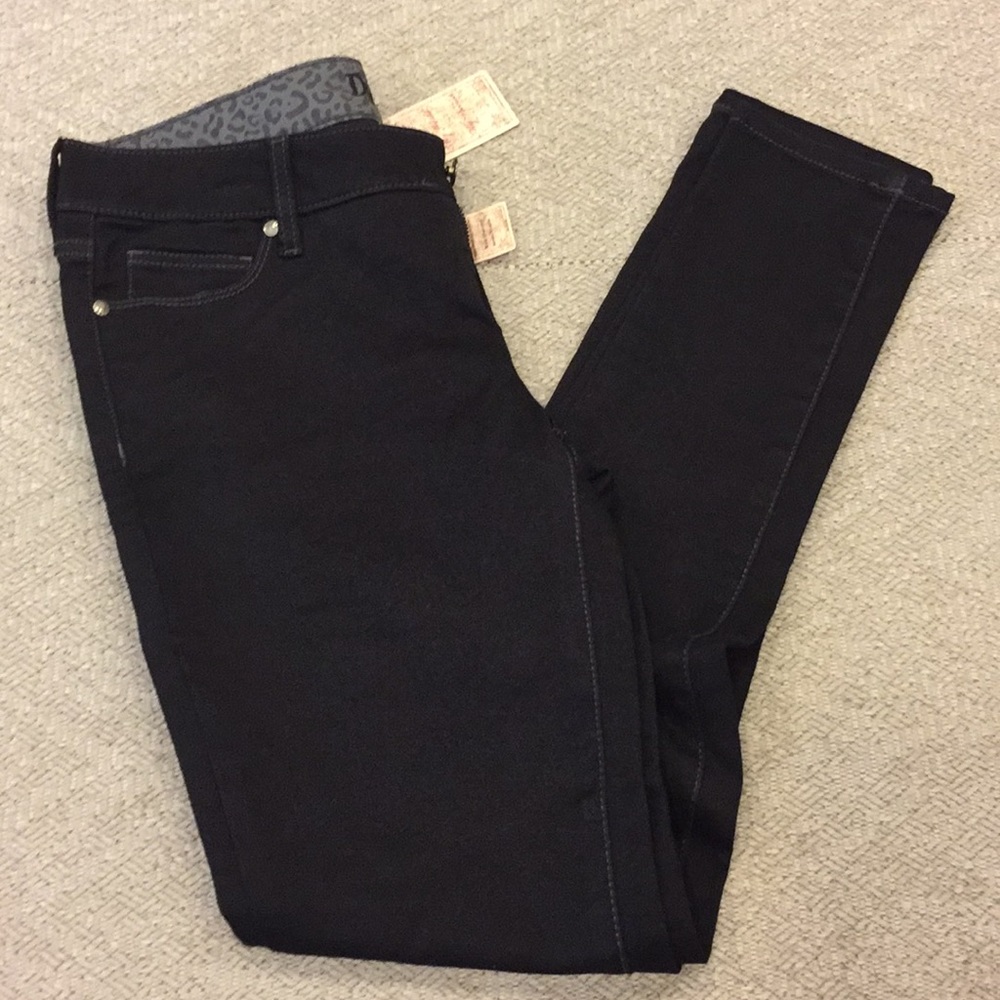 NWT Black stretch skinny jeans Decree sz Large